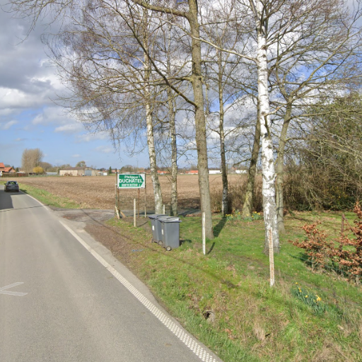 Tourner à droite au panneau Philippe Duchâtel